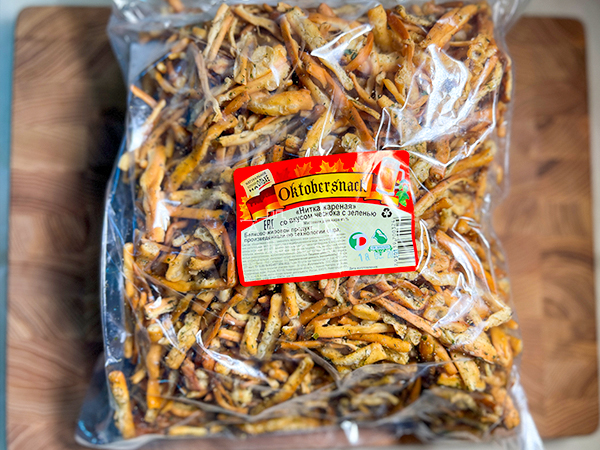 Нитка ЖАРЕНАЯ "Чеснок с зеленью" Oktobersnack 1 кг (сырный продукт) во Владивостоке