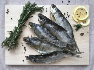 Семга чипсы: Вобла вяленая астраханская крупная