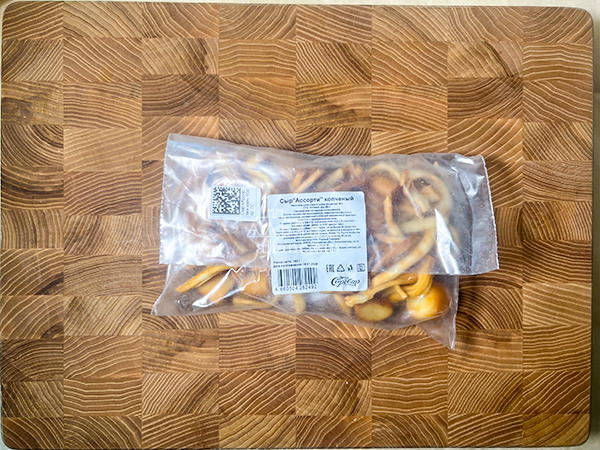 Сыр 150 гр ГОРНЫЙ СЫРОВАР (Ассорти копчёный) во Владивостоке