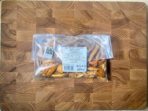 Сыр 150 гр ГОРНЫЙ СЫРОВАР (Ассорти копчёный с укропом и чесноком) во Владивостоке